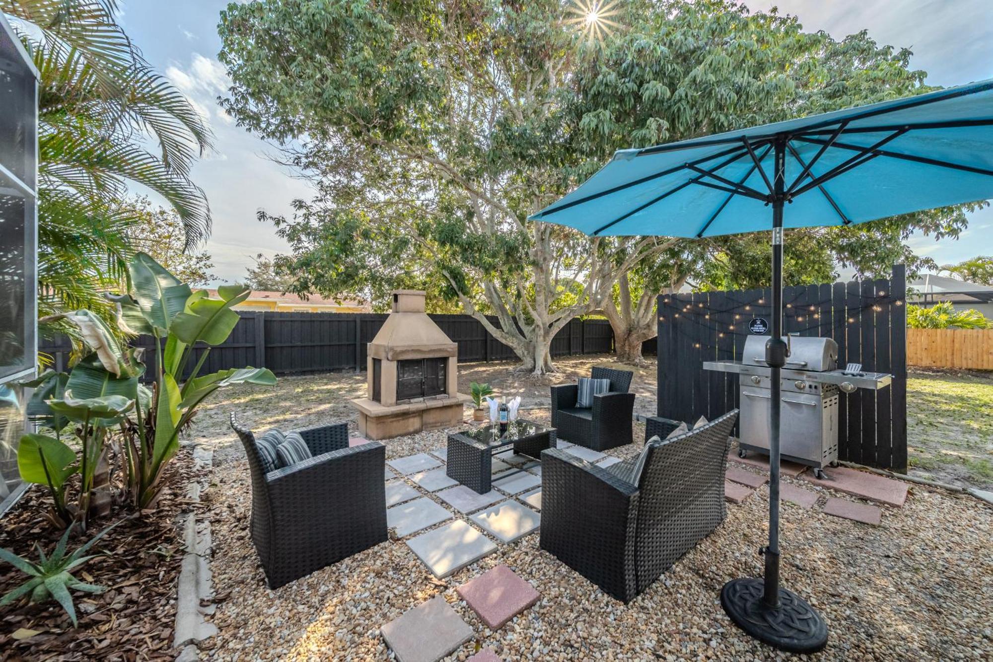 Fantastic Island House 1 Mile To The Beach With Heated Pool Sarasota Eksteriør billede