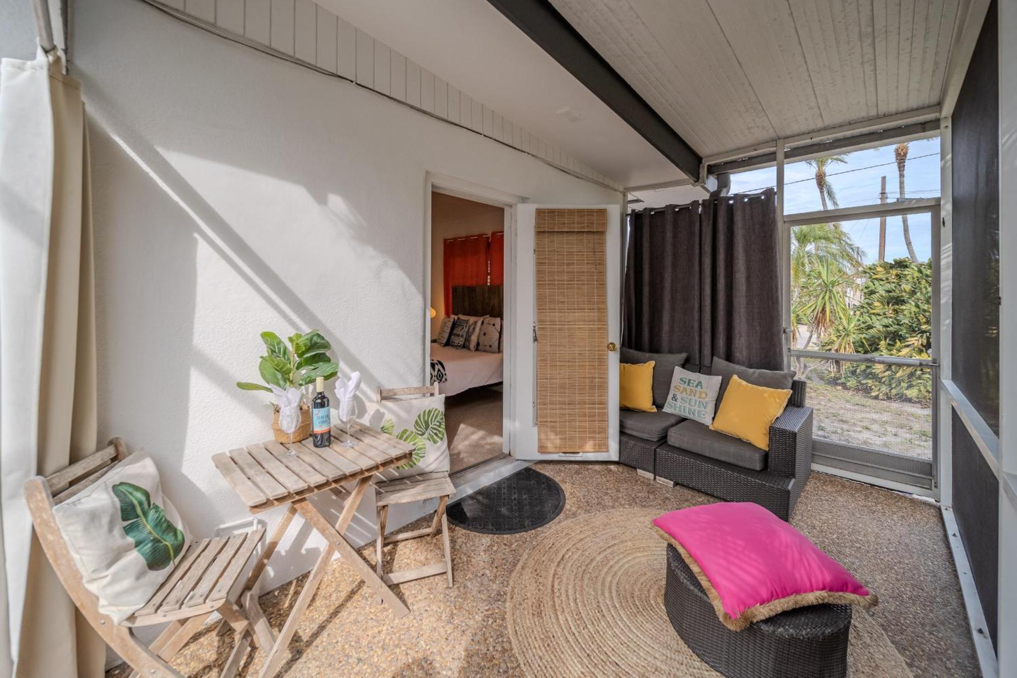Fantastic Island House 1 Mile To The Beach With Heated Pool Sarasota Eksteriør billede